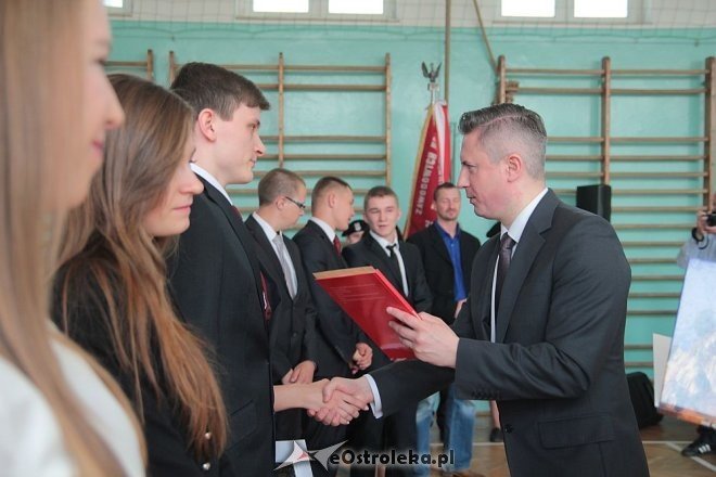 Zakończenie roku szkolnego klas maturalnych w ZSZ nr 2 [ZDJĘCIA] - zdjęcie #5 - eOstroleka.pl