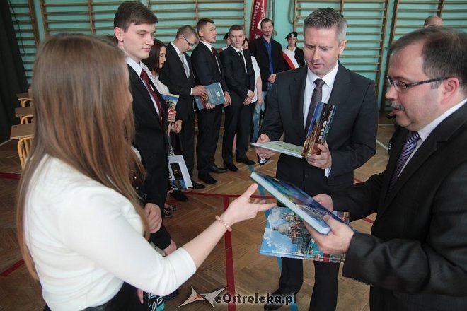 Zakończenie roku szkolnego klas maturalnych w ZSZ nr 2 [ZDJĘCIA] - zdjęcie #4 - eOstroleka.pl