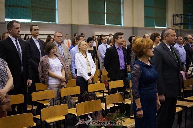 Uroczyste Wręczenie Świadectw Absolwentom III LO w Ostrołęce [25.04.2014] - zdjęcie #3 - eOstroleka.pl
