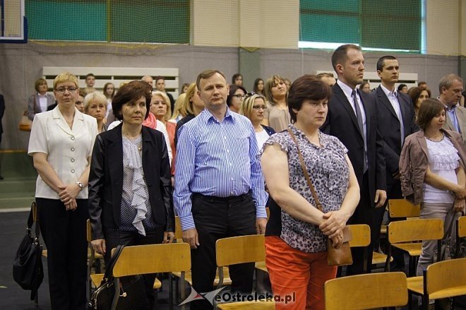 Uroczyste Wręczenie Świadectw Absolwentom III LO w Ostrołęce [25.04.2014] - zdjęcie #4 - eOstroleka.pl