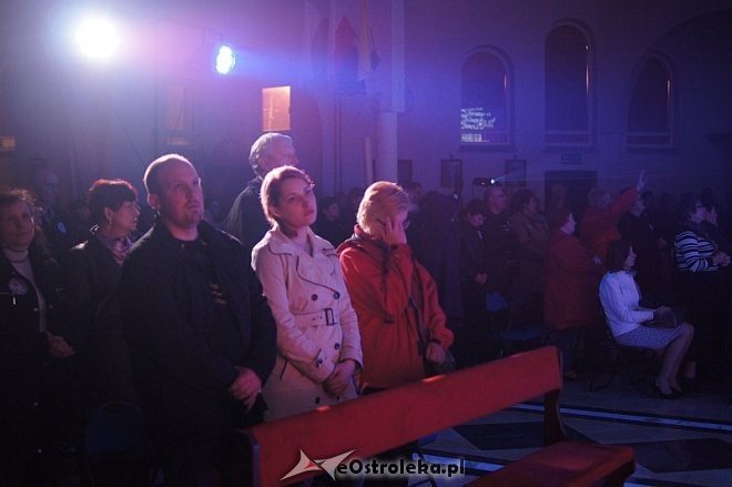 Nocne Czuwanie z Janem Pawłem II [26.04.2014] - zdjęcie #11 - eOstroleka.pl