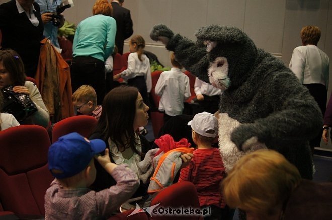 „Kraina Misiów” – takie imię otrzymało Przedszkole Miejskie nr 17 w Ostrołęce [28.04.2014] - zdjęcie #29 - eOstroleka.pl