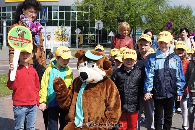 „Kraina Misiów” – takie imię otrzymało Przedszkole Miejskie nr 17 w Ostrołęce [28.04.2014] - zdjęcie #16 - eOstroleka.pl