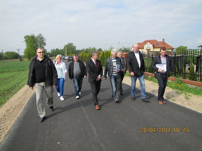 Odbiór przebudowanych dróg gminnych [29.04.2014] - zdjęcie #3 - eOstroleka.pl