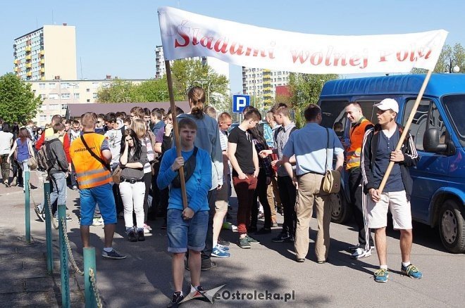 Pieszy rajd uczniów ZSZ nr 1 w Ostrołęce [30.04.2014] - zdjęcie #6 - eOstroleka.pl