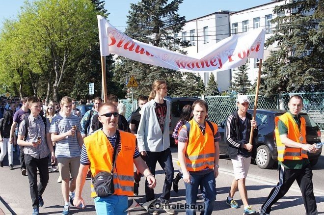 Pieszy rajd uczniów ZSZ nr 1 w Ostrołęce [30.04.2014] - zdjęcie #26 - eOstroleka.pl