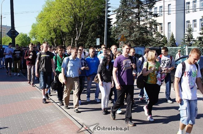 Pieszy rajd uczniów ZSZ nr 1 w Ostrołęce [30.04.2014] - zdjęcie #27 - eOstroleka.pl