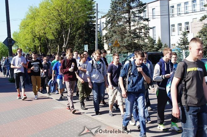 Pieszy rajd uczniów ZSZ nr 1 w Ostrołęce [30.04.2014] - zdjęcie #28 - eOstroleka.pl