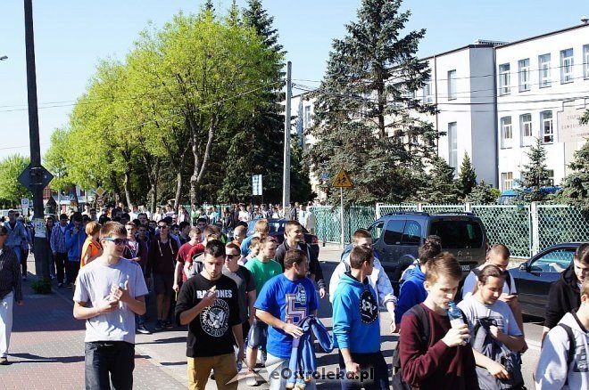 Pieszy rajd uczniów ZSZ nr 1 w Ostrołęce [30.04.2014] - zdjęcie #22 - eOstroleka.pl