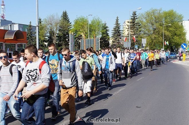 Pieszy rajd uczniów ZSZ nr 1 w Ostrołęce [30.04.2014] - zdjęcie #34 - eOstroleka.pl