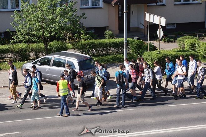 Pieszy rajd uczniów ZSZ nr 1 w Ostrołęce [30.04.2014] - zdjęcie #13 - eOstroleka.pl