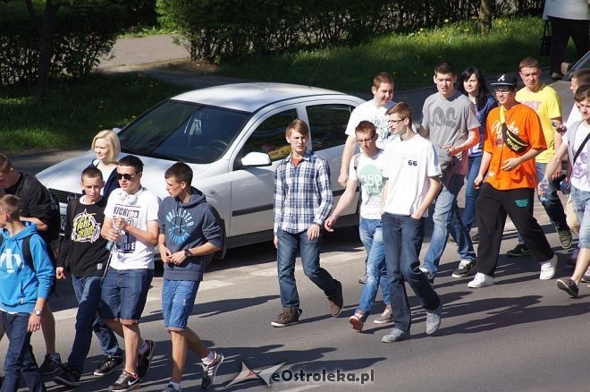 Pieszy rajd uczniów ZSZ nr 1 w Ostrołęce [30.04.2014] - zdjęcie #11 - eOstroleka.pl