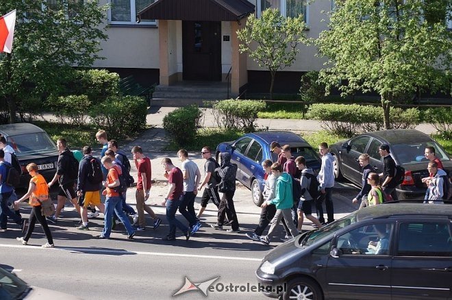 Pieszy rajd uczniów ZSZ nr 1 w Ostrołęce [30.04.2014] - zdjęcie #5 - eOstroleka.pl