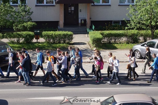 Pieszy rajd uczniów ZSZ nr 1 w Ostrołęce [30.04.2014] - zdjęcie #4 - eOstroleka.pl