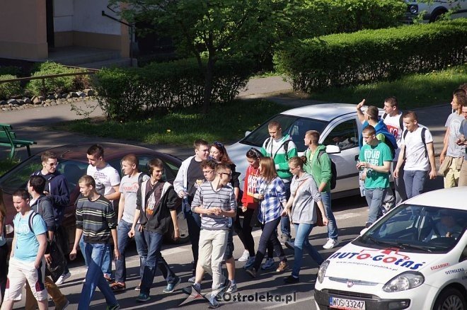 Pieszy rajd uczniów ZSZ nr 1 w Ostrołęce [30.04.2014] - zdjęcie #3 - eOstroleka.pl