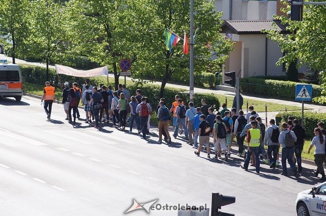Pieszy rajd uczniów ZSZ nr 1 w Ostrołęce [30.04.2014] - zdjęcie #1 - eOstroleka.pl