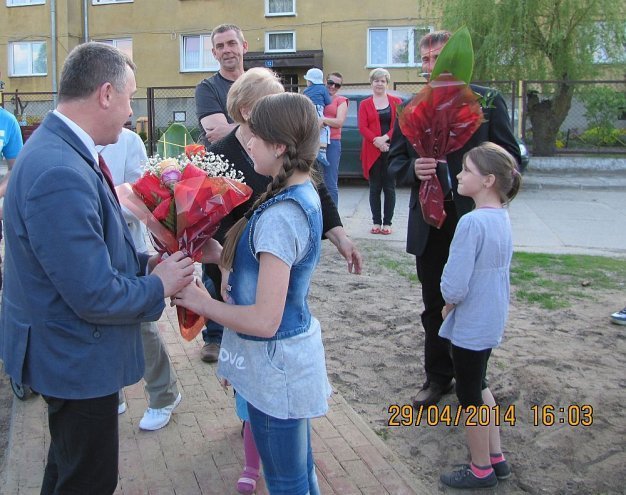 Nowy plac zabaw w Rzekuniu [02.05.2014] - zdjęcie #14 - eOstroleka.pl