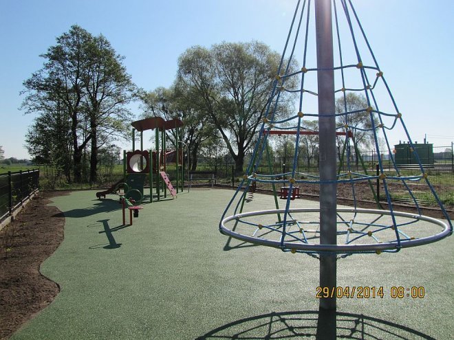 Nowy plac zabaw w Rzekuniu [02.05.2014] - zdjęcie #13 - eOstroleka.pl