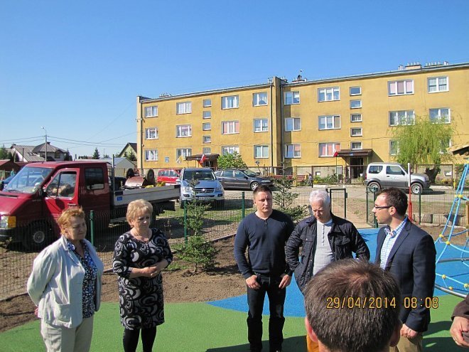 Nowy plac zabaw w Rzekuniu [02.05.2014] - zdjęcie #11 - eOstroleka.pl