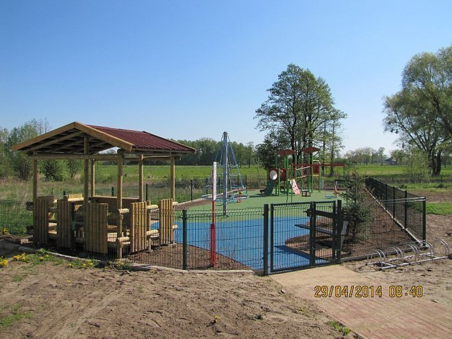 Nowy plac zabaw w Rzekuniu [02.05.2014] - zdjęcie #8 - eOstroleka.pl