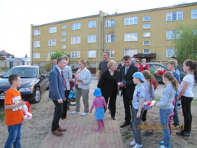 Nowy plac zabaw w Rzekuniu [02.05.2014] - zdjęcie #5 - eOstroleka.pl