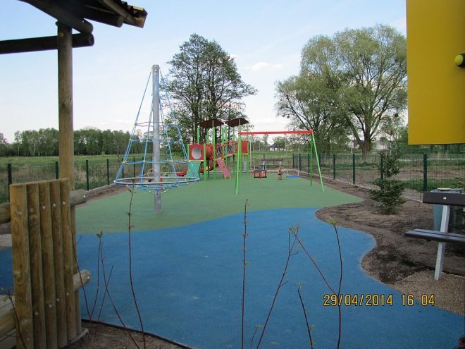 Nowy plac zabaw w Rzekuniu [02.05.2014] - zdjęcie #4 - eOstroleka.pl