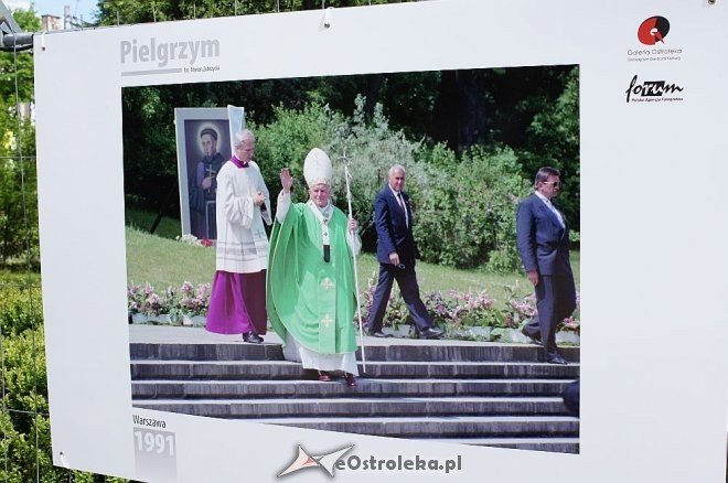 Wystawa zdjęć Mariana Zubrzyckiego poświęcona Janowi Pawłowi II [02.05.2014] - zdjęcie #21 - eOstroleka.pl