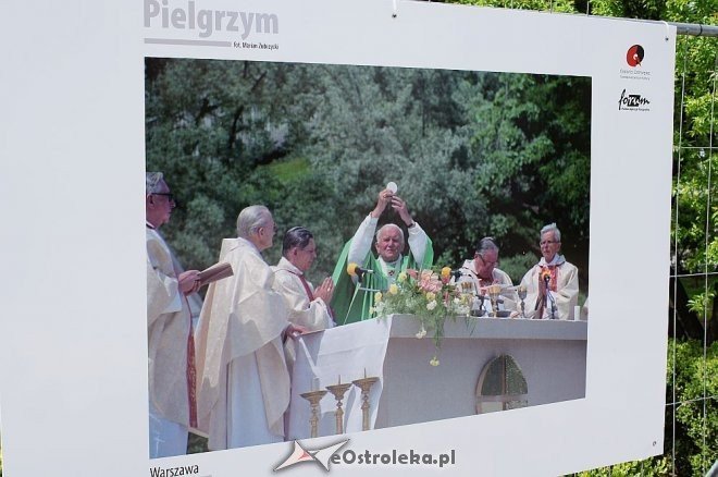 Wystawa zdjęć Mariana Zubrzyckiego poświęcona Janowi Pawłowi II [02.05.2014] - zdjęcie #19 - eOstroleka.pl