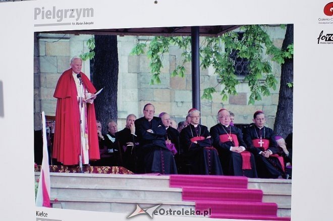 Wystawa zdjęć Mariana Zubrzyckiego poświęcona Janowi Pawłowi II [02.05.2014] - zdjęcie #16 - eOstroleka.pl