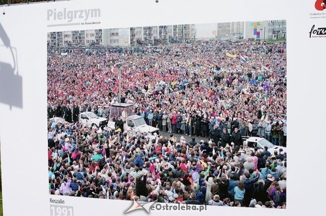 Wystawa zdjęć Mariana Zubrzyckiego poświęcona Janowi Pawłowi II [02.05.2014] - zdjęcie #13 - eOstroleka.pl