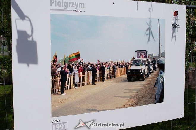 Wystawa zdjęć Mariana Zubrzyckiego poświęcona Janowi Pawłowi II [02.05.2014] - zdjęcie #10 - eOstroleka.pl