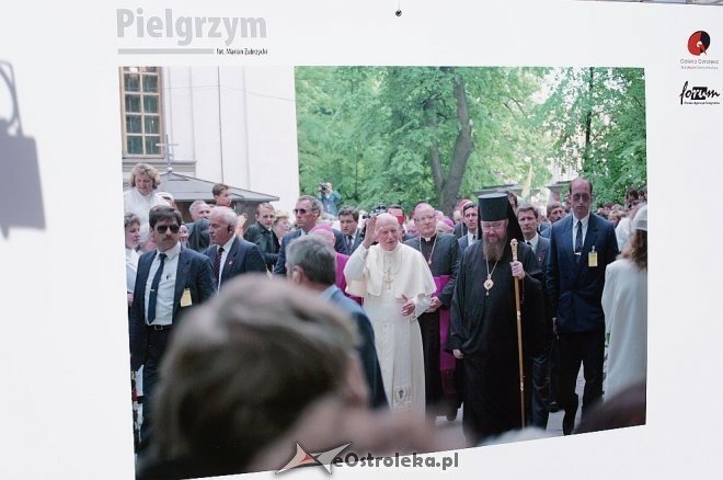 Wystawa zdjęć Mariana Zubrzyckiego poświęcona Janowi Pawłowi II [02.05.2014] - zdjęcie #7 - eOstroleka.pl