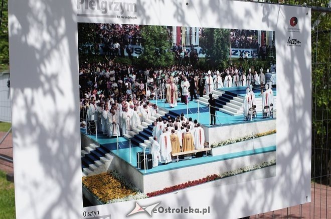 Wystawa zdjęć Mariana Zubrzyckiego poświęcona Janowi Pawłowi II [02.05.2014] - zdjęcie #6 - eOstroleka.pl