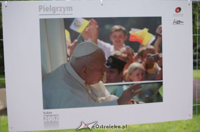 Wystawa zdjęć Mariana Zubrzyckiego poświęcona Janowi Pawłowi II [02.05.2014] - zdjęcie #2 - eOstroleka.pl