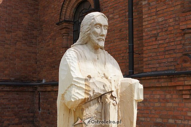 Plener rzeźbiarski: „Jezus w łodzi” – przy kościele w Wojciechowicach [07.05.2014] - zdjęcie #1 - eOstroleka.pl