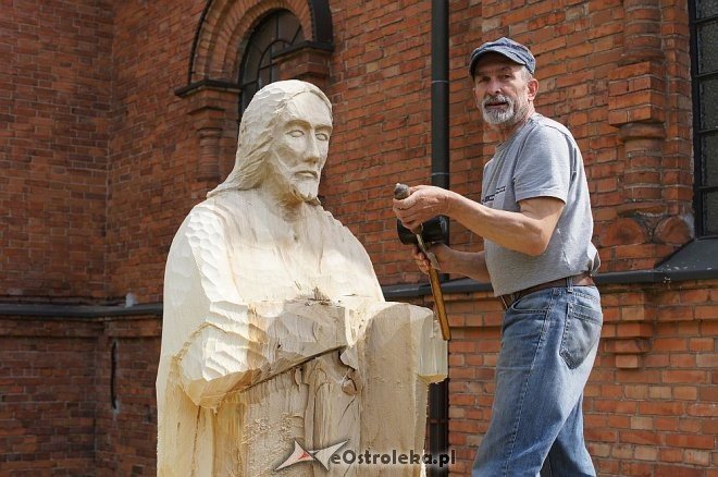 Plener rzeźbiarski: „Jezus w łodzi” – przy kościele w Wojciechowicach [07.05.2014] - zdjęcie #3 - eOstroleka.pl