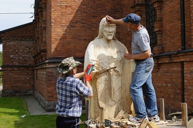 Plener rzeźbiarski: „Jezus w łodzi” – przy kościele w Wojciechowicach [07.05.2014] - zdjęcie #23 - eOstroleka.pl