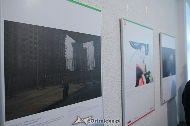 Jubileuszowa wystawa BZ WBK Press Foto w Galerii Ostrołęka [09.05.2014] - zdjęcie #15 - eOstroleka.pl