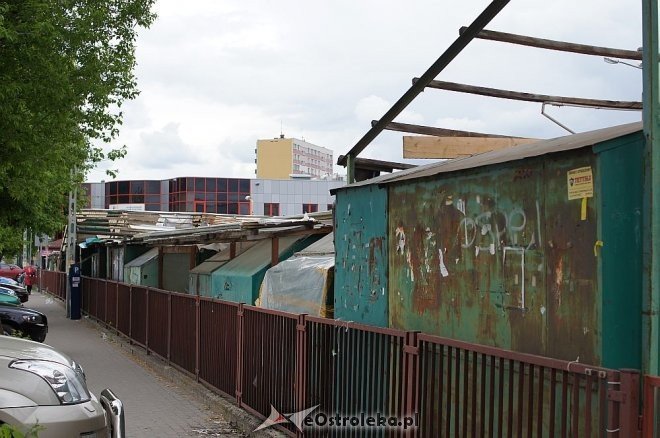 Prace rozbiórkowe na małym rynku przy Prądzyńskiego [12.05.2014] - zdjęcie #16 - eOstroleka.pl