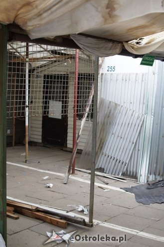 Prace rozbiórkowe na małym rynku przy Prądzyńskiego [12.05.2014] - zdjęcie #14 - eOstroleka.pl