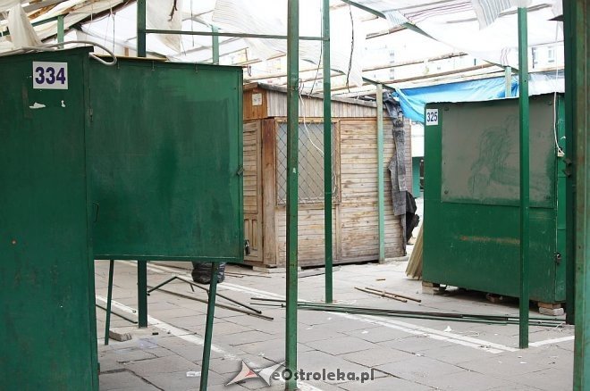 Prace rozbiórkowe na małym rynku przy Prądzyńskiego [12.05.2014] - zdjęcie #13 - eOstroleka.pl