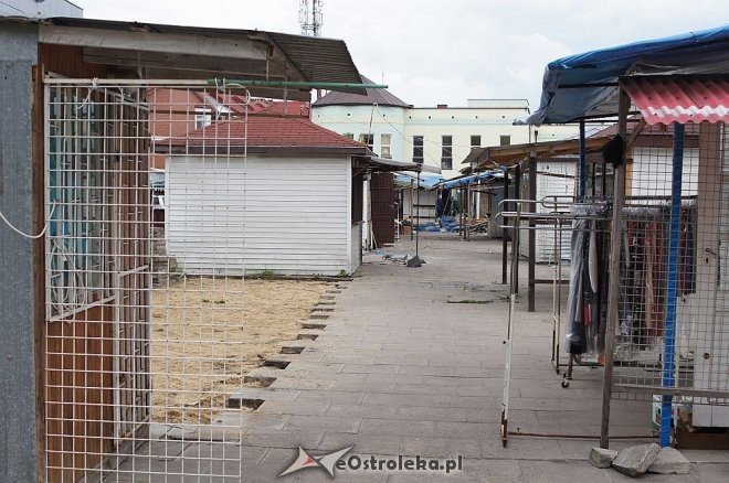 Prace rozbiórkowe na małym rynku przy Prądzyńskiego [12.05.2014] - zdjęcie #7 - eOstroleka.pl