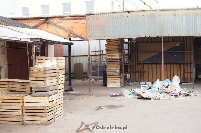 Prace rozbiórkowe na małym rynku przy Prądzyńskiego [12.05.2014] - zdjęcie #6 - eOstroleka.pl