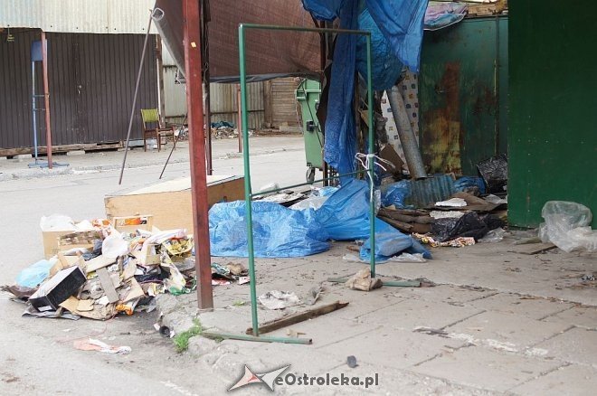 Prace rozbiórkowe na małym rynku przy Prądzyńskiego [12.05.2014] - zdjęcie #5 - eOstroleka.pl