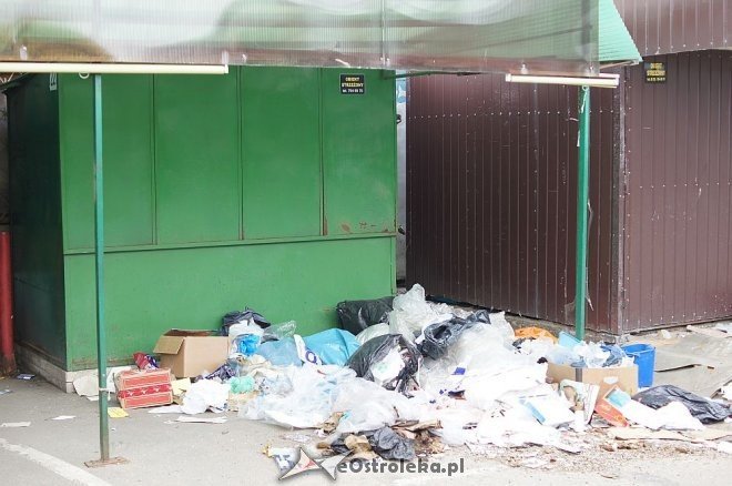 Prace rozbiórkowe na małym rynku przy Prądzyńskiego [12.05.2014] - zdjęcie #2 - eOstroleka.pl