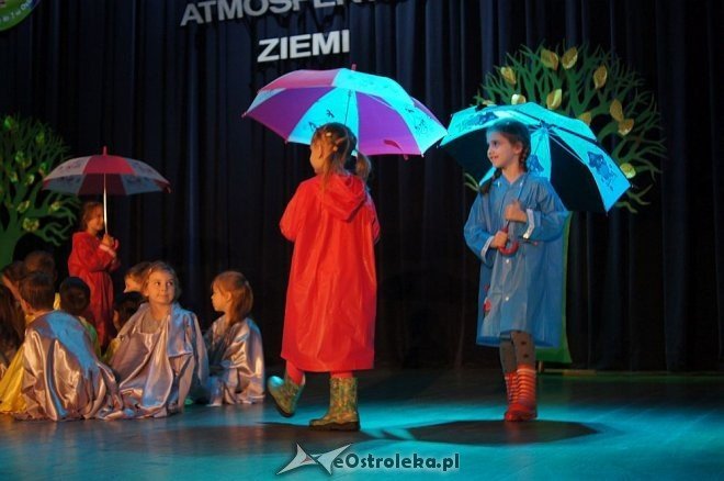 „Świat Pogodą Malowany –zjawiska atmosferyczne ziemi” – artystyczne występy przedszkolaków z Ostrołęki [14.05.2014] - zdjęcie #8 - eOstroleka.pl