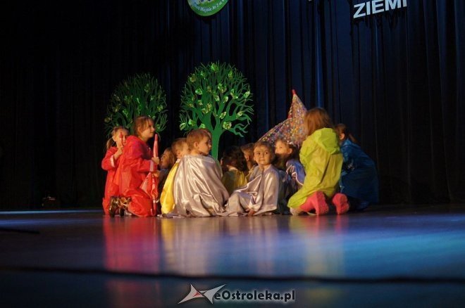„Świat Pogodą Malowany –zjawiska atmosferyczne ziemi” – artystyczne występy przedszkolaków z Ostrołęki [14.05.2014] - zdjęcie #15 - eOstroleka.pl
