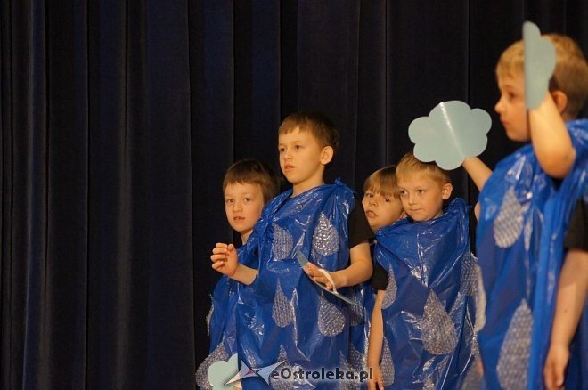 „Świat Pogodą Malowany –zjawiska atmosferyczne ziemi” – artystyczne występy przedszkolaków z Ostrołęki [14.05.2014] - zdjęcie #73 - eOstroleka.pl