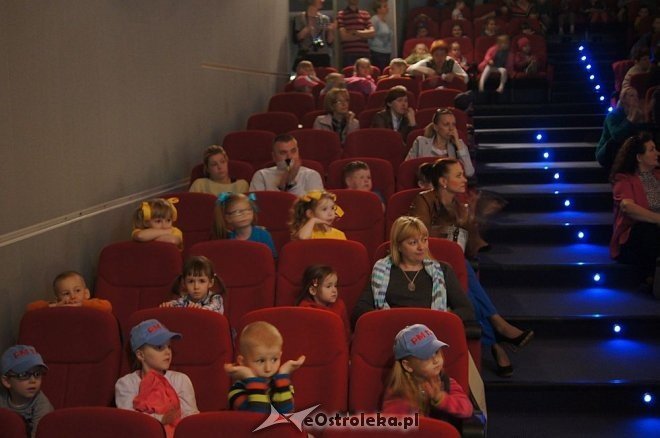 „Świat Pogodą Malowany –zjawiska atmosferyczne ziemi” – artystyczne występy przedszkolaków z Ostrołęki [14.05.2014] - zdjęcie #74 - eOstroleka.pl