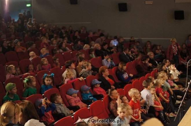 „Świat Pogodą Malowany –zjawiska atmosferyczne ziemi” – artystyczne występy przedszkolaków z Ostrołęki [14.05.2014] - zdjęcie #72 - eOstroleka.pl